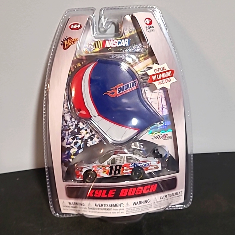 Kyle Busch #18 Nascar Race Car & Pit Cap Magnet Snickers Car